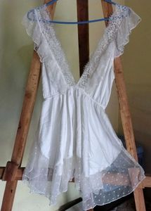 Feminen Short White Lingeri.