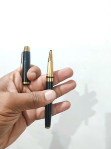 Parker Black &amp; Gold Rollerball Pen