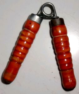 HAND GRIPPER FULL BODY WOODEN