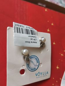 oylla Pearl Stud Earrings for Women (Silver)