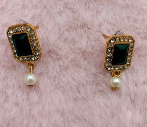 Women Green &amp; White Pearl Jewellery Sets