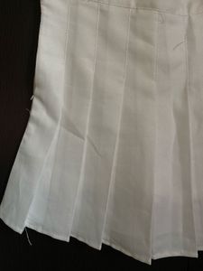 🦢 White Pleated Skirt - Elegant and Versatile