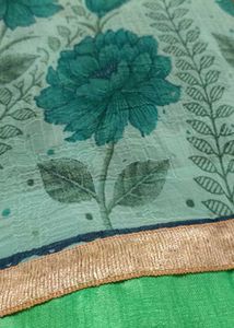 Green Floral Saree unstitched blouse but fal