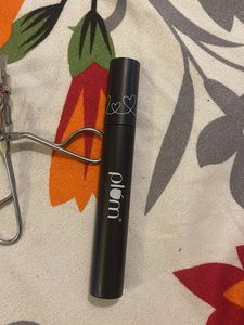 Plum Mascara &amp; Eyelash Curler