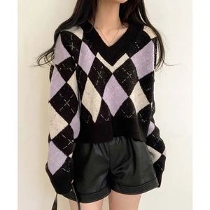 Argyle Pattern V-Neck Sweater