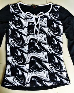 Abstract Swirl Black And White Long Sleeve Top