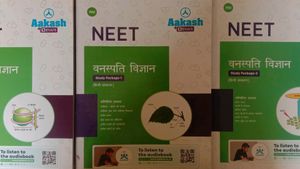 Aakash Byju&#39;s Neet Hindi Medium Module