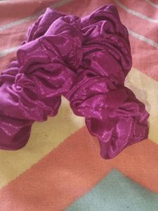 2 Scrunchies