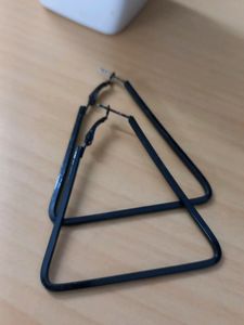 Black Coloured Triangular Shaped Hoops