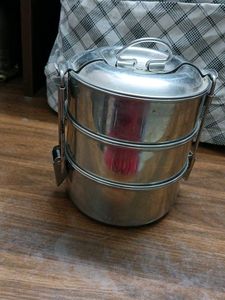 Tiffin Carrier like new