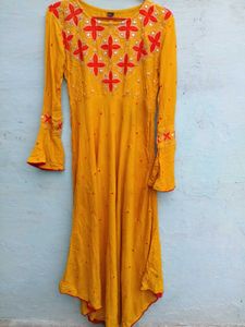 Elegant Yellow Embroidered Kurta