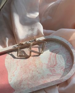 Cute diamond shaped rosegold earrings🌸🤩