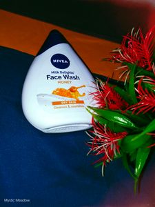 🥛NIVEA Milk Delights Moisturizing Face Wash