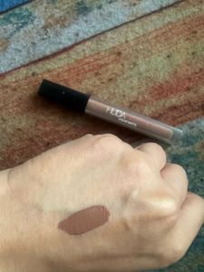 Huda Beauty Lipstick-Flirt