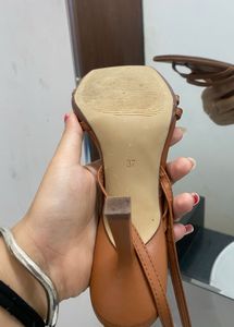 H&amp;M Brown Solid Heels