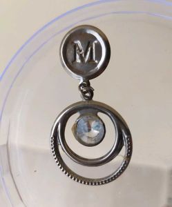 Elegant silver-tone brooch