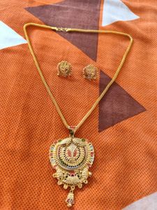 Jwellery Set With Chain And Studs