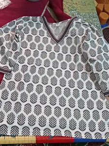 Elegant Geometric Leaf Print Short Kurti