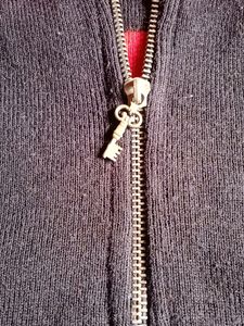 BRAND NEW-CALVIN KLIEN SWEATER
