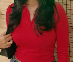 Bodyhugging Red Top 💋