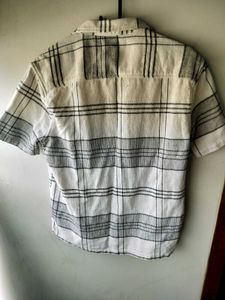 White &amp; Black Plaid Short Sleeve Shirt