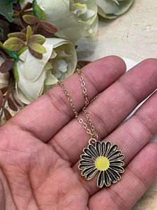 Black Daisy Necklace