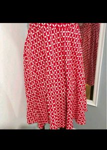 Beautiful Red and White Pinwheel Tie Back