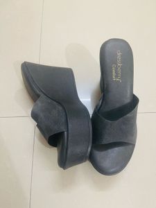DressBerry Black Shimmer Wedges