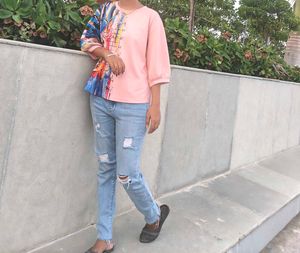 Ripped Jeans &amp; Graphic Tee Full Pair