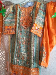 Elegant Pakistani Suit