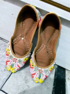 Embroidered Ethnic Jutti