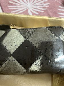 1 Original Guess+ 4 Normal Wallets- Crack The Deal
