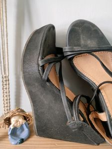 Black Wedge Heel 👠