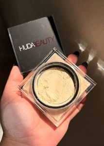 Huda Beauty Easy Bake Setting Powder:-Sugar Cookie