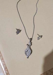 Mat finish Jewellery Set And 3 Pendent Se