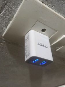 VARNI Travel Adapter 2.4V