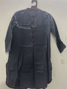 Women Short Kurta With Color Neck Formal Look.