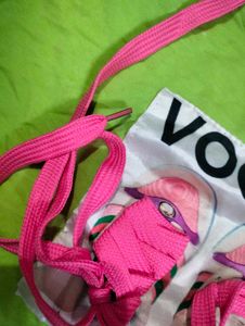 Crop tshirt with lace