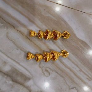 2 Gold Drop Earrings