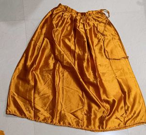 Golden Netted Saree✅Free Blouse + Peticot 💸