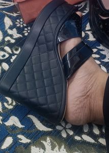 New With Teg Beutiful Sendel