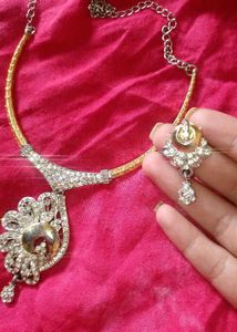 Earings And Nacklace