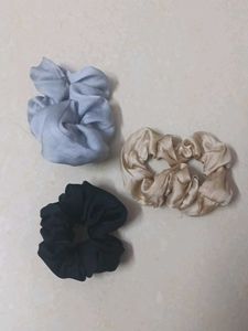 18 Pretty Small Size Cluchers And 3 Scrunchies
