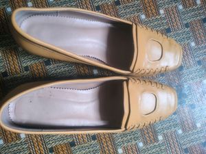 Women Pumps,there is a little scratch as shown in the picture but not visible