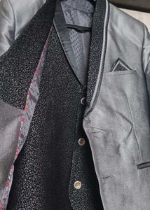 Stylish Grey Suit &amp; Vest Set