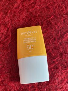 Vitamin C+e Super Bright Sunscreen SPF 50 Pa