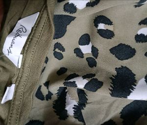 🇨🇦Reitmans Luxury Branded Full Sleeve Top