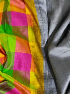 Grey Raw Silk Saree With Checked Pallu And Pleats