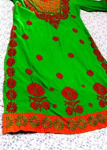 Embroidered Green Kurta With Sare