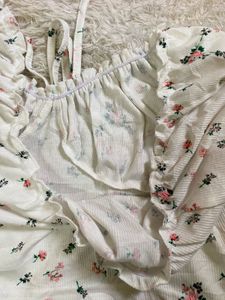 SHEIN  Floral Puff Sleeve Crop Top
